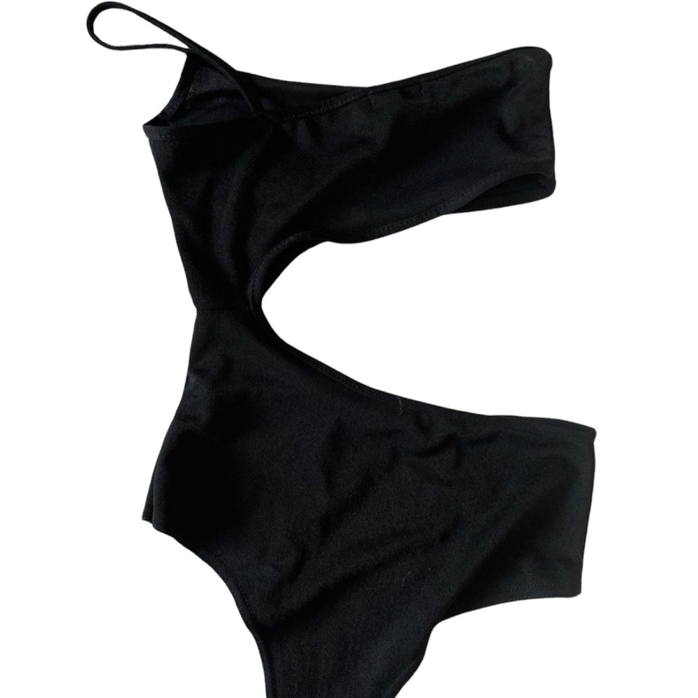 🖤 black cut out side body suit 🖤